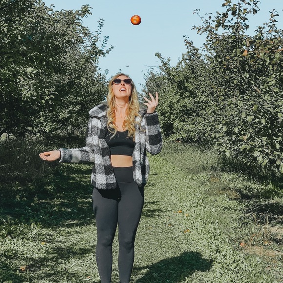 Meet your Posher, Whitney - Picture 3 of 4